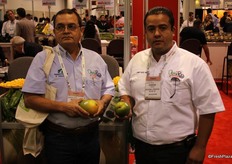 Damian Valdez Hernández, de Higueral Produce (derecha).