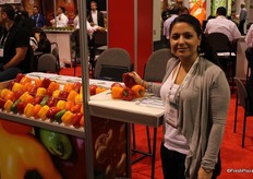 Claudia Tabuenca con sus Orgánicos Frescos de la Sierra.