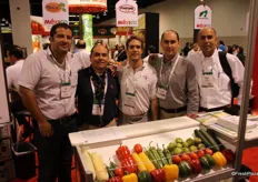 Jairo Luke Verduzco, Carlos Vargas Acosta y Gonzalo Diez, de North American Allied LLC Shadehouses & Greenhouses, con Fernando Lemus y Héctor Velderral.