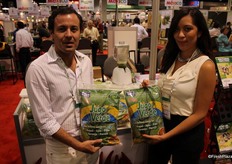 Eduardo Jauregui y Karla Aguilar, de Hellen Queen, con una novedad: Jugo Verde.