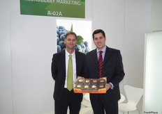 Stand de Euroberry, de Sevilla, con Thomas y Alberto Jiménez Capitán, promocionando la nueva campaña española de arándanos con las marcas Southern Sun y Berry Touch.