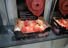 Ahora que ha terminado la campaña de granadas Mollar de Elxe, Alcudia Export está promocionando las granadas Wonderful importadas.