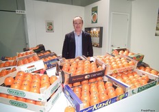 Rafael Perucho, director comercial del Consell Regulador Denominació d'Origen Protegit Kaki de la Ribera del Xúquer, promocionando los caquis valencianos. La campaña acaba de concluir y los resultados parecen mejorar año tras año.