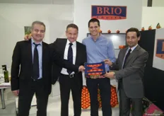 Equipo directivo de Agrios Selectos S.L.(Brio Fruits), de Real de Gandía, promocionando las clementinas Fina y las naranjas Sanguinelli.