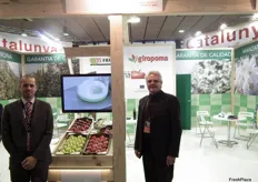 Jordi Torroella y su compañero, del departamento comercial de Giropoma, empresa productora de manzanas localizada en Girona.