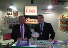 "José Manuel Cerezo, Gerente de San Isidro "El Santo", mostrándonos sus ajos morados de Las Pedroñeras, considerados por muchos expertos como los mejores ajos del mundo."