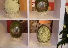 Colección de esculturas de melón en el stand de Procomel S.L. El Abuelo de los melones.