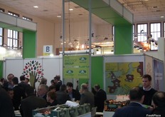 Gran stand de Anecoop en el pabellón 18, llevando a cabo la promoción de su marca Bouquet