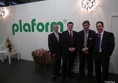 Equipo directivo de Plaform en su stand.