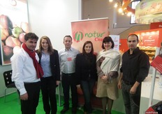 Juan Antonio González, Rosa Pileliene, Juan Enrique Cerezo, Lourdes Daza, Véronique Cellier y Pedro Mansilla, de Natur Crex, productores y exportadores de fruta de hueso de Extremadura.