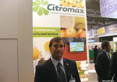 Bernabé Padilla, promoviendo las exportaciones de frutas frescas con la empresa Argentina Citromax, exportadora de cítricos.