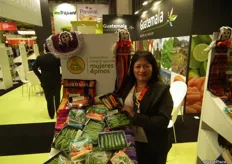 Maria Victoria Arreaga, en el stand de Guatemala. María está con la cooperativa agrícola Mujeres 4Pinos, promocionando los productos locales.