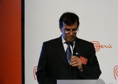 En algún momento, José Luis Silva Martinot se tomó su tiempo para esperar silencio en la sala: un evento impresionante.