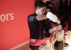 PreparaciÃ³n de Piscosauer para todos los invitados.