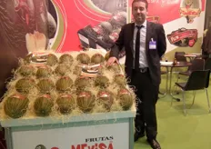 Javier Uceda, Director Comercial de Frutas Somevisa, exponiendo sus melones Piel de Sapo en su segundo año en Fruit Attraction.