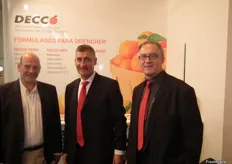 Osvaldo Brunetti Coordinador de Marketing de DECCO Ibérica (a la izquierda) en su stand, con otros miembros del equipo.