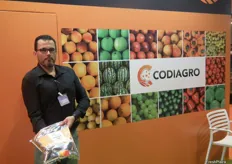 Antonio Andreu, de Codiagro, presentando su nueva imagen corporativa y promocionando Alcaplant New®, una solución sencilla al problema del aporte de Calcio al suelo y a las plantas, presentado en bolsa Bag in Box.
