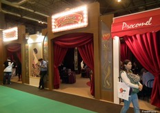 "Espectacular strand de Procomel "El Abuelo de los melones", inspirado en un cabaret de los años 20."