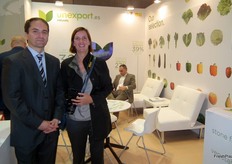 Thomas Anderson, Director Comercial de Unexport, junto a Cristina Meseguer, encargada de Marketing y comunicación.