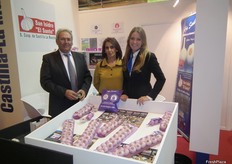 "Stand dela Cooperativa San Isidro "El Santo", en promoción de su ajo Morado de Las Pedroñeras."