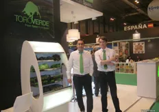 Lorenzo Fernández y David Mida en el stand de Toro Verde, especialistas en lechugas y ensaladas.