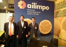Raúl Alcázar, técnico de Ailimpo; José Antonio García, Director de Ailimpo; y Antonio José Moreno, gerente del Limonar de Santomera, representando al limón y el pomelo español.