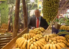 Santiago Rodríguez, Presidente de Asprocan, en su stand, promoviendo el consumo de los Plátanos de Canarias.