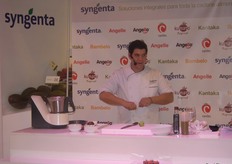 SYGENTA, en Fruit Attraction por quinto año consecutivo, mostrando toda su aportación a la cadena alimentaria. Juan Manuel Sánchez, ganador de la I edición del concurso televisivo MasterChef, realizó recetas con frutas y hortalizas de la compañía, como el tomate KUMATO.