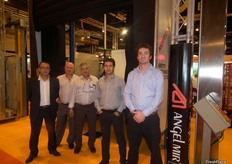 Equipo técnico y comercial de Angel Mir, promocionando el muelle de carga con abrigo hinchable para cadenas de frío 37ISO.