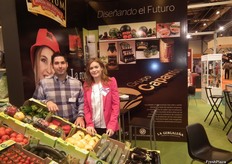"Equipo de Grupo Caparrós, promocionando la marca "Caparrós Premium". La firma almeriense acude a Fruit Attraction para dar a conocer ésta recién línea de hortalizas gourmet que ya cuenta con 5 referencias."