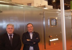 Personal de DINOX, presentando las líneas de Lavado Automatizadas de 'Palots'