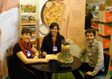 Equipo comercial de Trevijano, promocionando sus verduras deshidratadas.