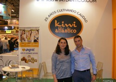 "Equipo de Kiwi Atlántico, la mayor productora y distribuidora de kiwis en España, presentando su nueva marca Kiwi Atlántico "etiqueta negra"
