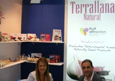 Equipo comercial de Terrallana promocionando sus ajos ecológicos
