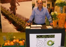 Pedro Cano Hernández (comercial) de Cuevas Bio, promocionando productos ecológicos andaluces.
