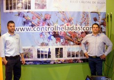 Carlos Arenes de Controlheladas, presentando una técnica novedosa de microaspersión que ahorra hasta un 80% de agua.