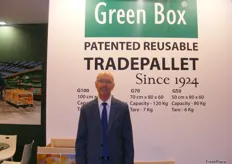 Juan Rubio (administrador) de Green Box, promocionando embalaje para fruta y verdura de gran capacidad.