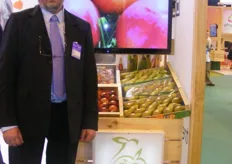 Antonio Modol Sero, de Trecoop Fruites promocionando frutas frescas.