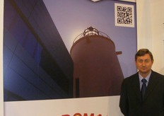 Jose Antonio Baños Enciso, Presidente de Ejidomar, promocionando sus frutas y hortalizas frescas.