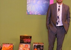 Jordi Motilla Verher, de Quid Pro Quo, promocionando sus frutas y verduras frescas.