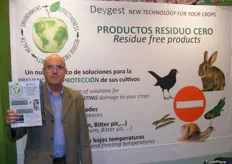Joaquín Ferrer Montobbio, General Manager de Deygest, promocionando sus productos de protección de cultivos con residuo cero.