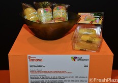"La Barra de piña y cilindro de piña "Corazón de Fruta" de DOLE FOOD ESPAÑA SAU, que son 100% naturales, sin conservantes, ni aditivos, tan solo preparada y envasada Productos de IV Gama con una fecha de consumo de 8 días."