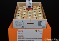 Cebolla dulce Divina que presenta JUMOSOL FRUITS, S.L., es una cebolla dulce con sabor suave, escaso picor y digestiva. Se presenta con un packaging evocador y con la Certificación de Origen Cebolla Fuente de Ebro.