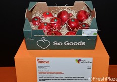 Granada Smith Ecológica de TOÑIFRUIT, S.L. es una granada temprana de color rojo intenso con buen tamaño y poco piño. Una variedad descubierta en California, con un zumo de color rojo intenso, sabor equilibrado entre azúcares y acidez. La recolección se realiza a principios de septiembre y se puede comercializar hasta Navidad debido a su equilibrio de acidez.