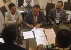 Stand de Avocados from México, en la firma de algunos contratos importantes.