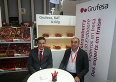 Carlos Cumbreras, Gerente de la empresa de berries Grufesa, junto con David Brioso, encargado de comunicación y marketing en Grufesa. La empresa cuenta con 440 hectáreas de producción en invernaderos en la provincia de Huelva (España).