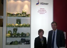 Jesús Abenza y su compañera en su stand de Alimer, la mayor empresa productora de brócoli de Europa.