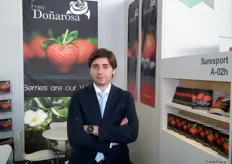 Juan José Valls en su stand de Surexport, promocionando la marca Doñarosa para berries de Huelva.