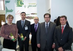Stand de Centro Sur y Efa ECA en promoción de los espárragos de Granada. De izquierda a derecha: Mari Carmen Álvarez, subdirectora de Efa ECA:; Francisco Javier y Esteban Zamora, de Centro Sur; Antonio Zamora, presidente de Efa ECA y Gustavo Ródenas, director de Efa ECA.