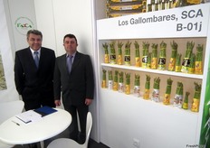 Pedro Sillero y Francisco Delgado en su stand de Los Gallombares, exponiendo sus espárragos importados de México. En Marzo empezarán con su campaña de espárragos de Granada.